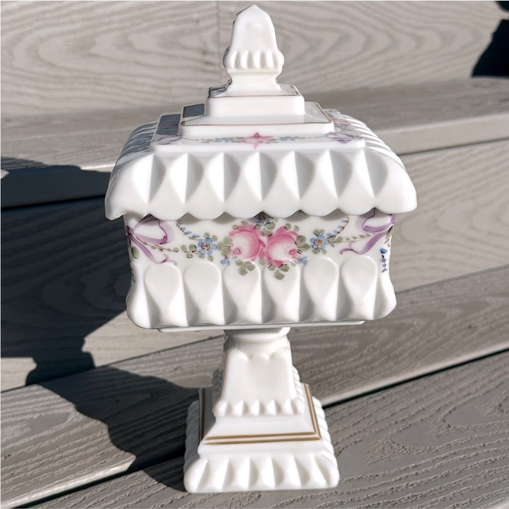 Vintage Hand Painted Westmoreland Milk Glass Wedding Trinket Box Candy Dish Rose